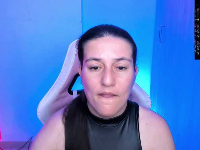 Saskyaajohnson live cam on BongaCams