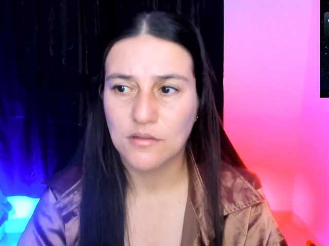 Saskyaajohnson live cam preview