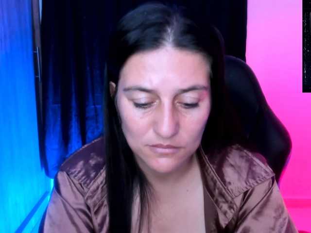 Saskyaajohnson live cam on BongaCams