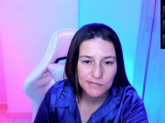 Saskyaajohnson live cam on BongaCams