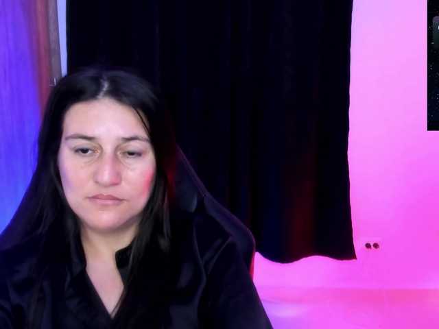 Saskyaajohnson live cam on BongaCams