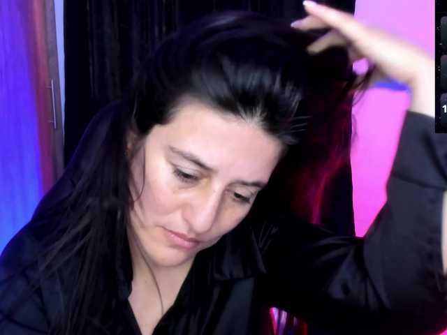 Saskyaajohnson live cam on BongaCams