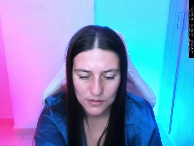 Saskyaajohnson live cam on BongaCams