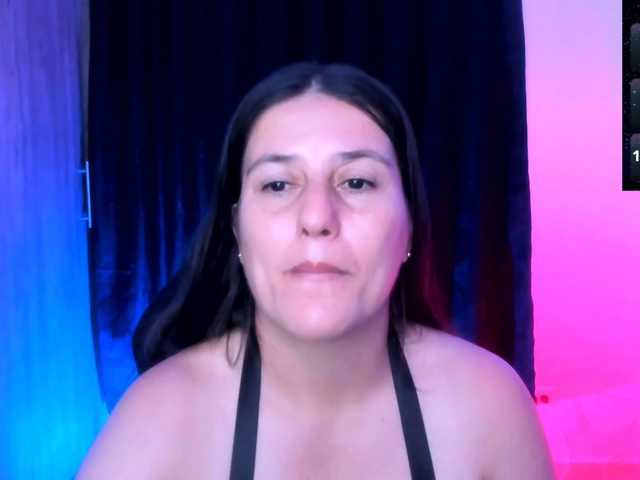 Saskyaajohnson live cam on BongaCams
