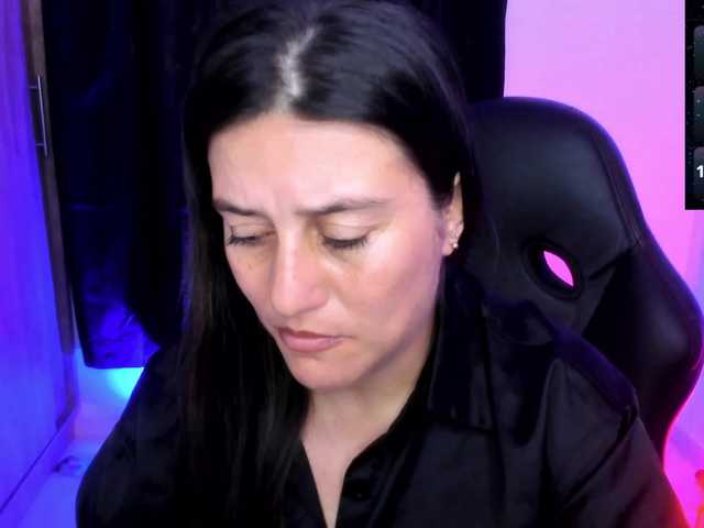 Saskyaajohnson live cam preview