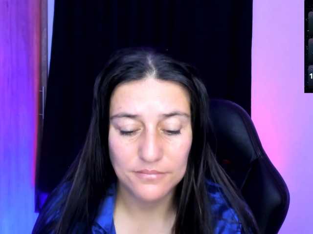 le modèle Saskyaajohnson est en webcam porno dans un show sur le site bongacams, il possède les tags suivants: Latino/Hispanic,Brunette,Trimmed