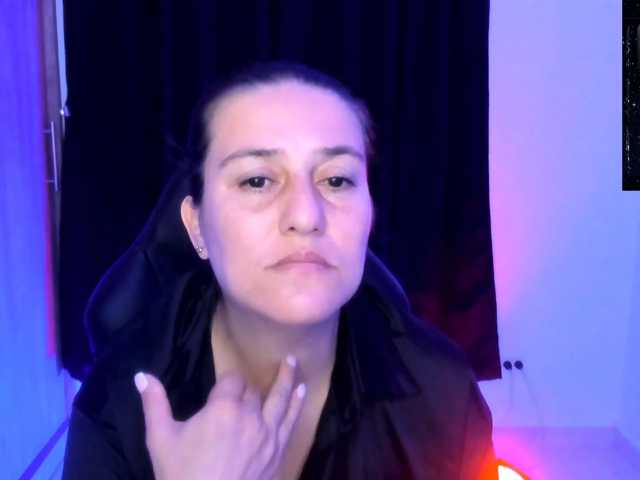 Saskyaajohnson live cam on BongaCams