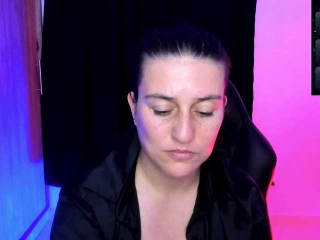 Saskyaajohnson live cam preview