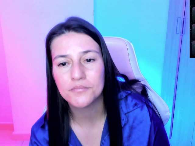 Saskyaajohnson live cam on BongaCams