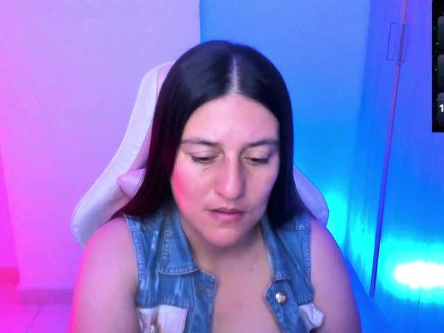 Saskyaajohnson live cam on BongaCams