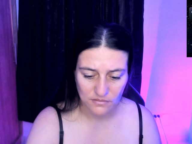 Saskyaajohnson live cam on BongaCams