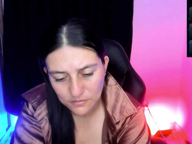 Saskyaajohnson live cam on BongaCams