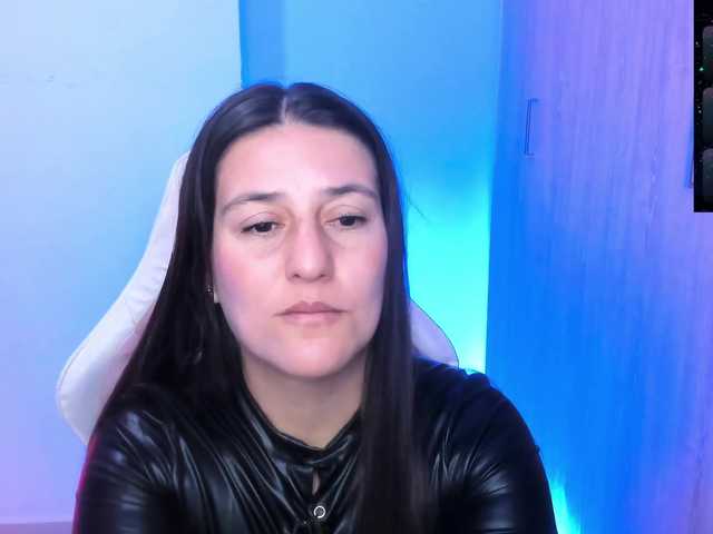 Saskyaajohnson live cam on BongaCams