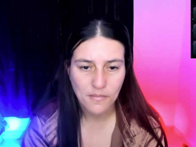 Saskyaajohnson live cam on BongaCams