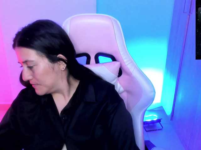 Saskyaajohnson live cam on BongaCams