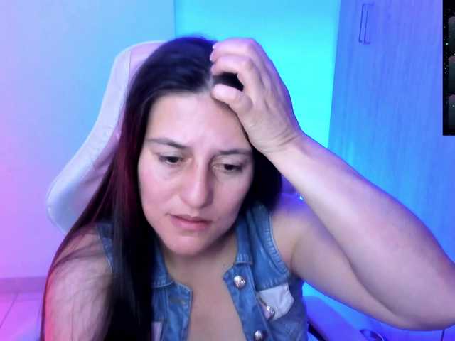 Saskyaajohnson live cam on BongaCams