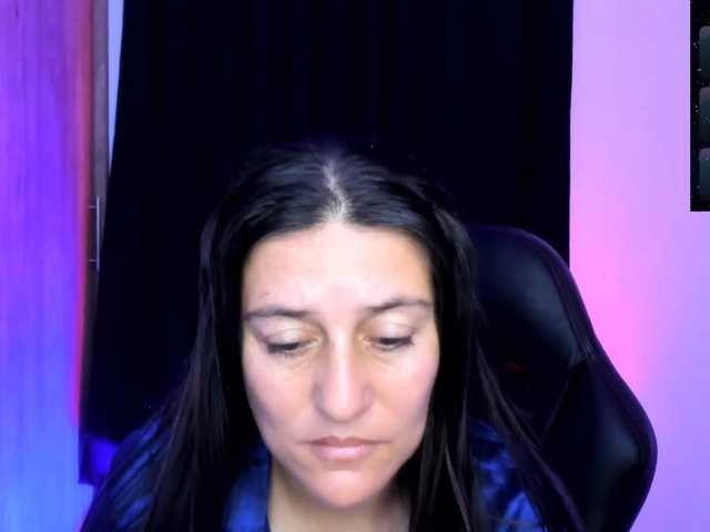Saskyaajohnson live cam on BongaCams