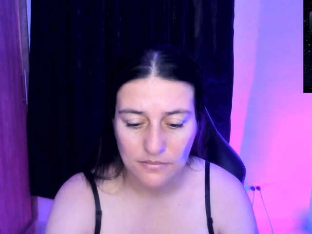 Saskyaajohnson live cam on BongaCams