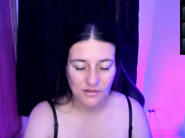 Saskyaajohnson live cam preview