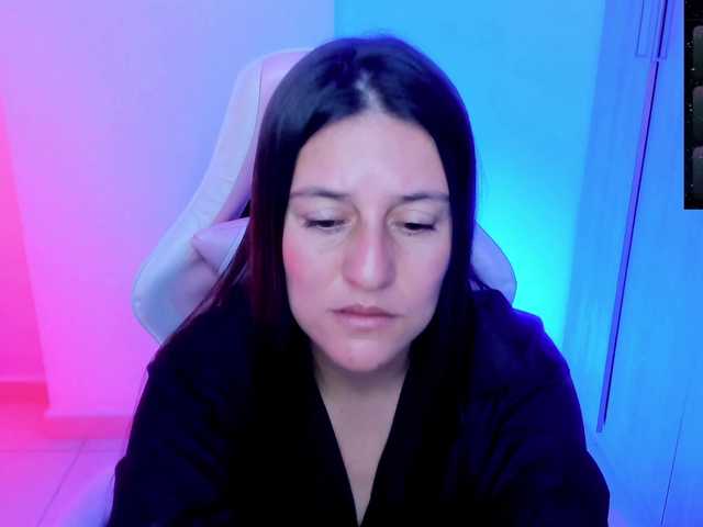 Saskyaajohnson live cam on BongaCams