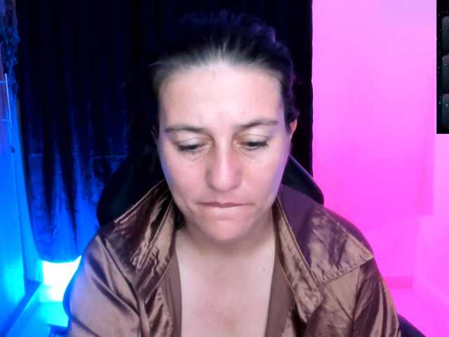 Saskyaajohnson live cam on BongaCams