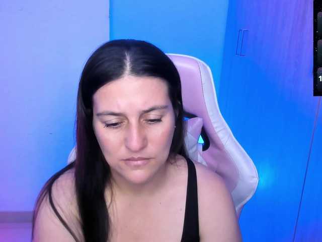 Saskyaajohnson live cam on BongaCams