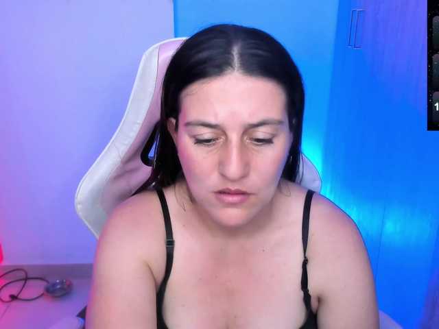 Saskyaajohnson live cam on BongaCams