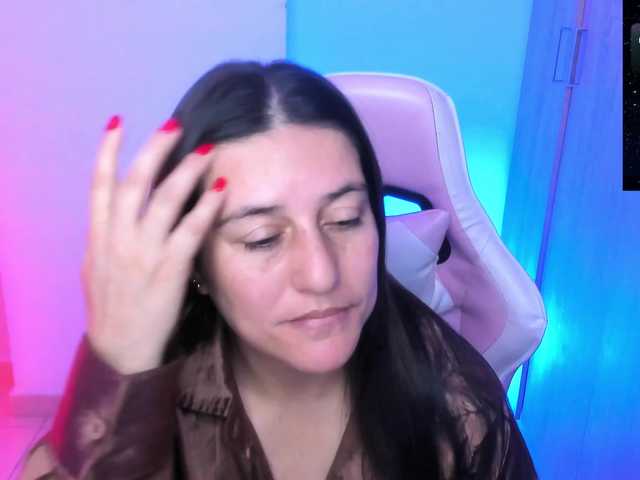 Saskyaajohnson live cam on BongaCams