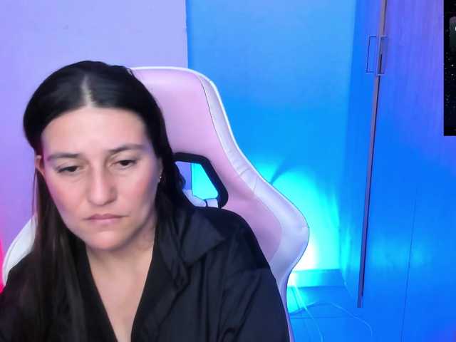 Saskyaajohnson live cam on BongaCams