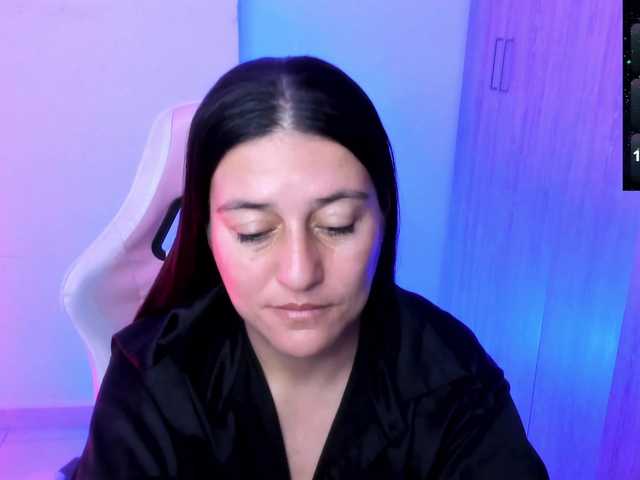 Saskyaajohnson live cam on BongaCams