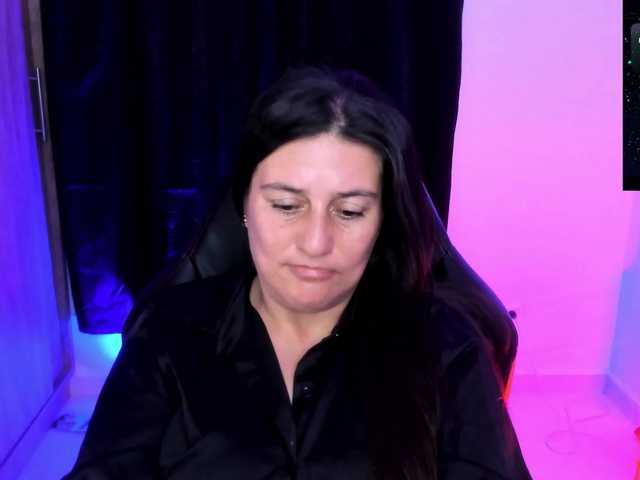 Saskyaajohnson live cam preview