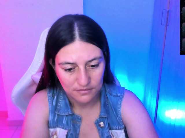 Saskyaajohnson live cam on BongaCams