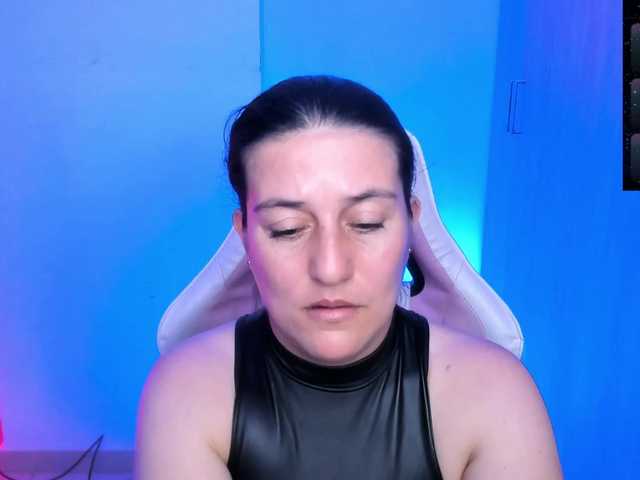 Saskyaajohnson live cam on BongaCams