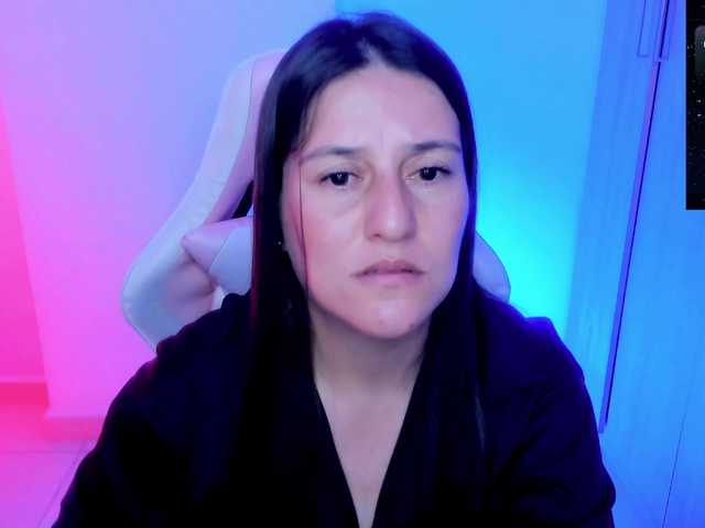 Saskyaajohnson live cam on BongaCams
