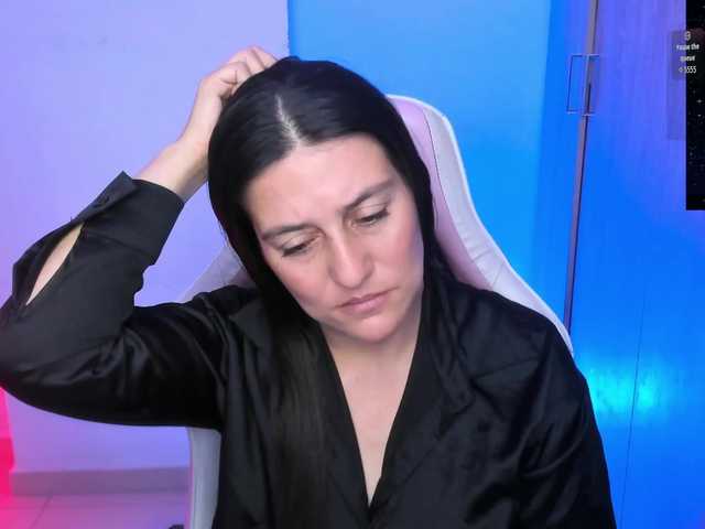 Saskyaajohnson live cam on BongaCams