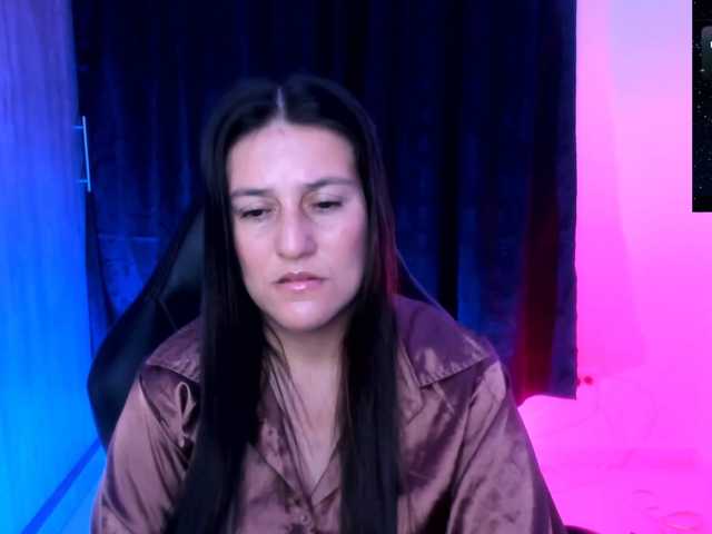 Saskyaajohnson live cam on BongaCams