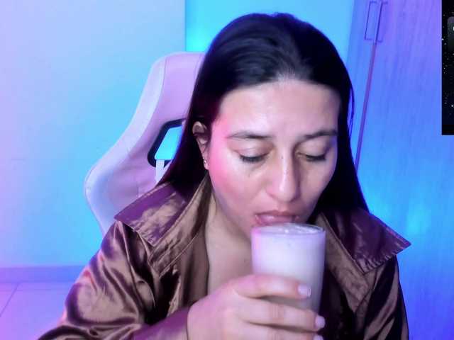 Saskyaajohnson live cam on BongaCams
