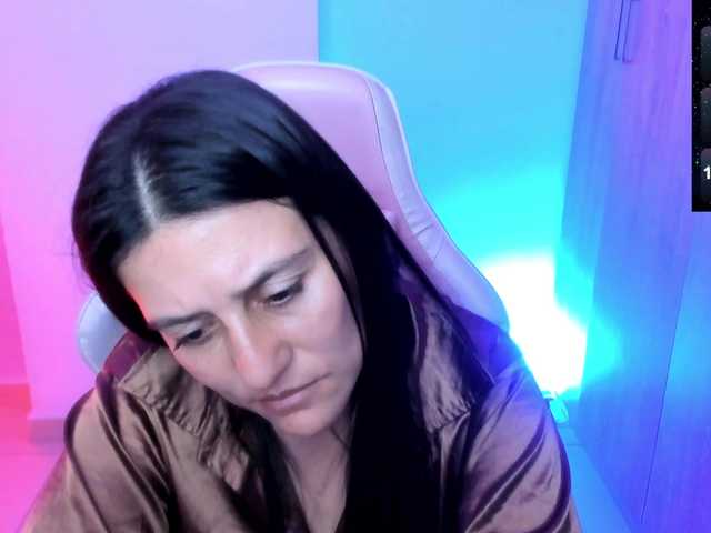 Saskyaajohnson live cam on BongaCams