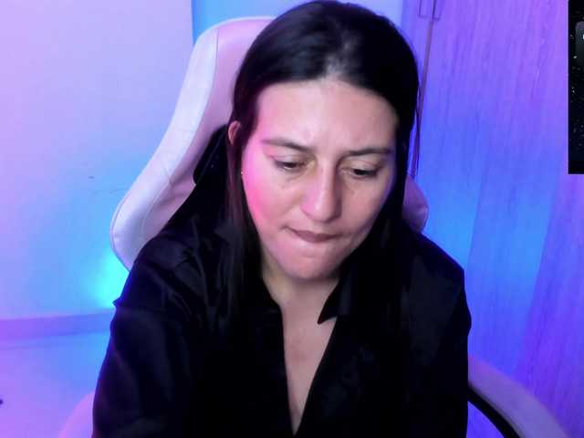 Saskyaajohnson live cam on BongaCams