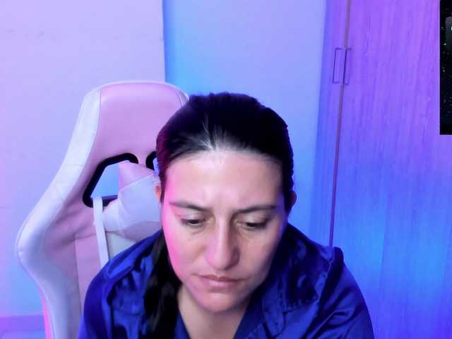 Saskyaajohnson live cam on BongaCams