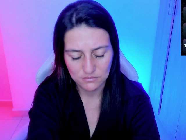 Saskyaajohnson live cam on BongaCams