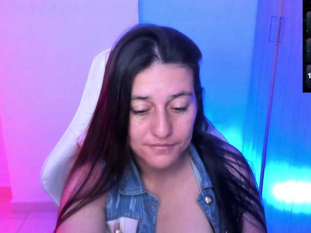 Saskyaajohnson live cam on BongaCams
