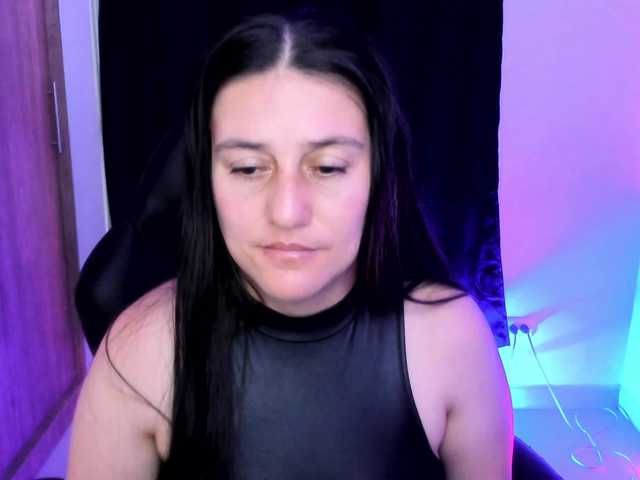 Saskyaajohnson live cam on BongaCams
