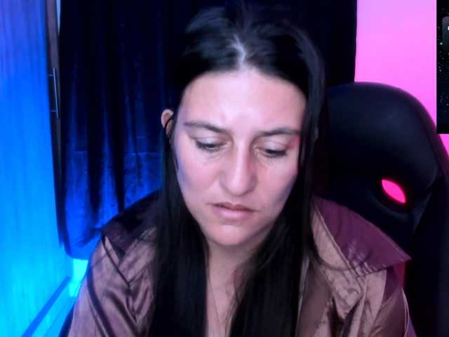 Saskyaajohnson live cam on BongaCams