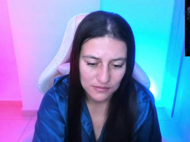 Saskyaajohnson live cam on BongaCams