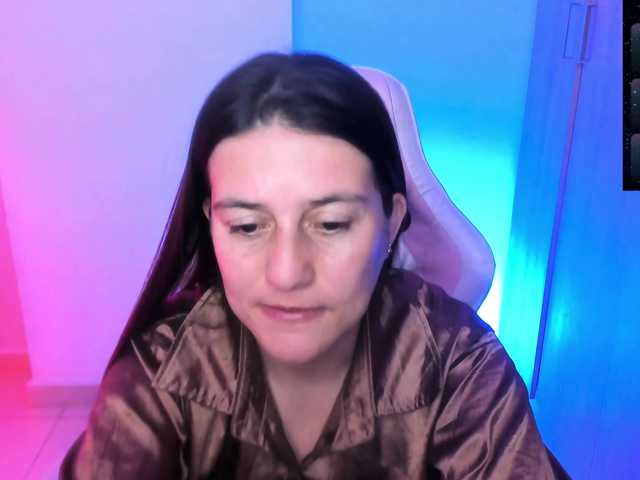 Saskyaajohnson live cam on BongaCams