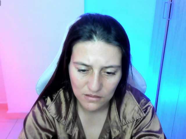 Saskyaajohnson live cam on BongaCams