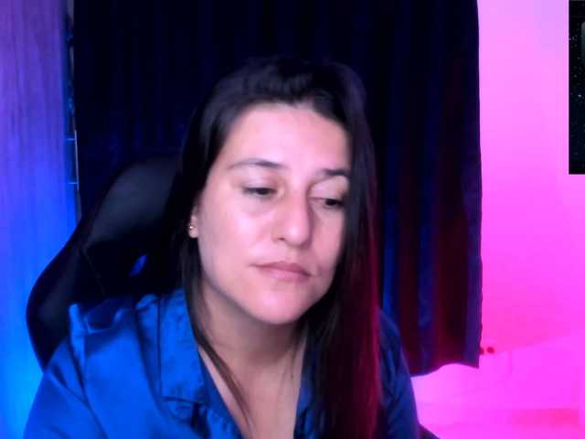 Saskyaajohnson live cam on BongaCams