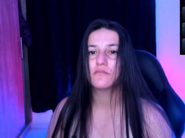 Saskyaajohnson live cam on BongaCams