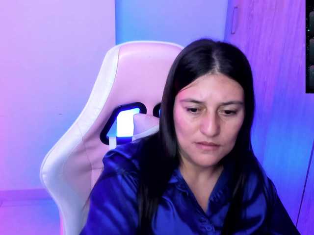 Saskyaajohnson live cam on BongaCams